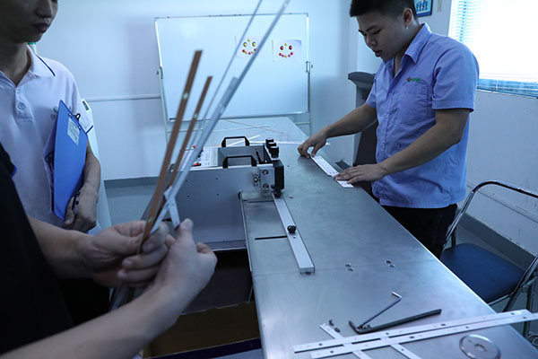 半自動點(diǎn)膠機(jī)多少錢